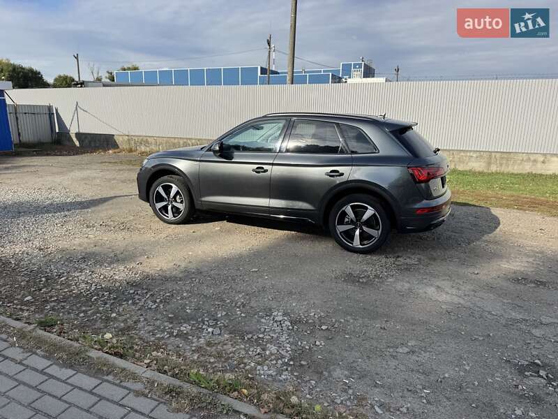 Позашляховик / Кросовер Audi Q5 2021 в Києві