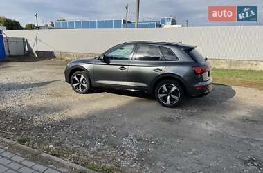 Позашляховик / Кросовер Audi Q5 2021 в 