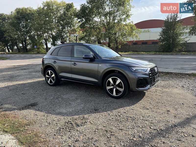 Позашляховик / Кросовер Audi Q5 2021 в Києві