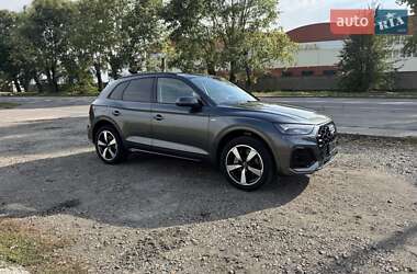 Позашляховик / Кросовер Audi Q5 2021 в 