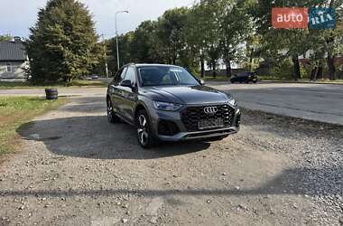 Позашляховик / Кросовер Audi Q5 2021 в 