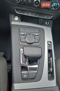 Позашляховик / Кросовер Audi Q5 2020 в 