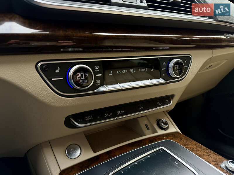Внедорожник / Кроссовер Audi Q5 2018 в Ровно