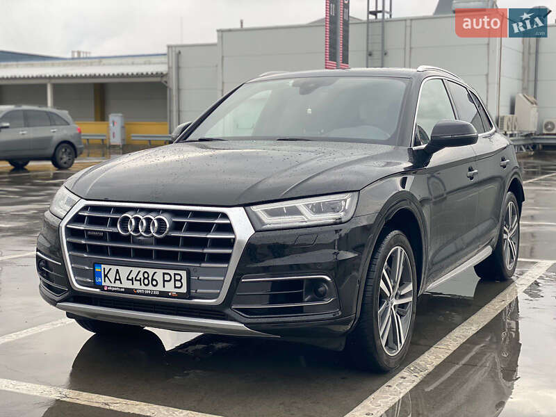 Позашляховик / Кросовер Audi Q5 2020 в 