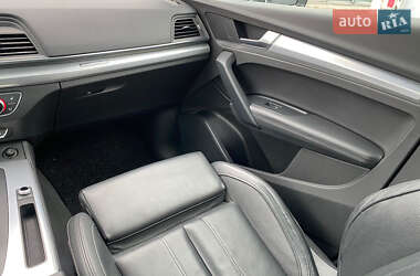 Позашляховик / Кросовер Audi Q5 2020 в 