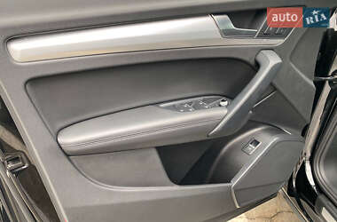 Позашляховик / Кросовер Audi Q5 2020 в 