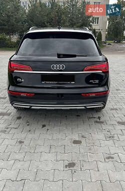 Внедорожник / Кроссовер Audi Q5 2021 в 
