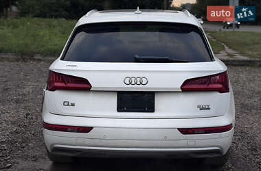 Внедорожник / Кроссовер Audi Q5 2018 в 