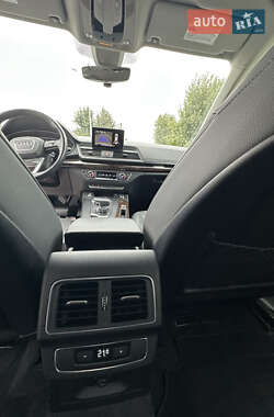 Позашляховик / Кросовер Audi Q5 2019 в 