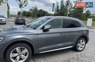 Позашляховик / Кросовер Audi Q5 2018 в 
