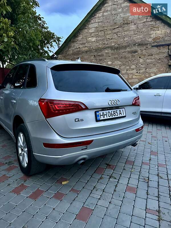 Позашляховик / Кросовер Audi Q5 2011 в 