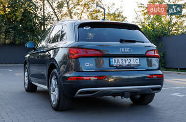 Внедорожник / Кроссовер Audi Q5 2017 в 