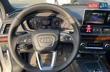 Внедорожник / Кроссовер Audi Q5 2017 в 