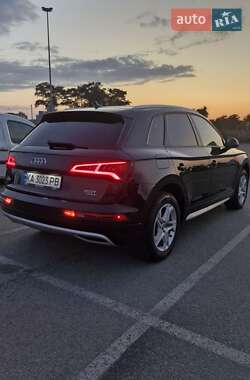 Внедорожник / Кроссовер Audi Q5 2017 в 