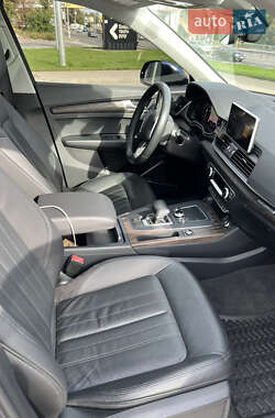Позашляховик / Кросовер Audi Q5 2018 в 