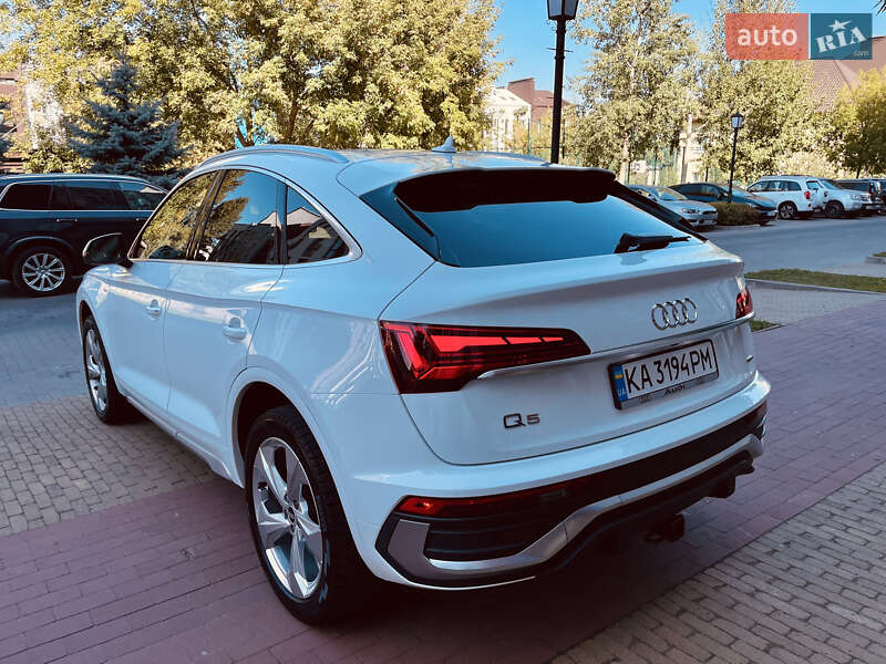 Внедорожник / Кроссовер Audi Q5 2021 в Киеве