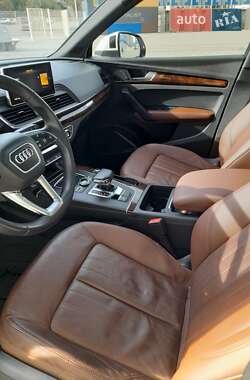 Внедорожник / Кроссовер Audi Q5 2017 в 