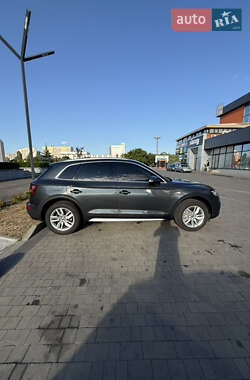 Позашляховик / Кросовер Audi Q5 2019 в 
