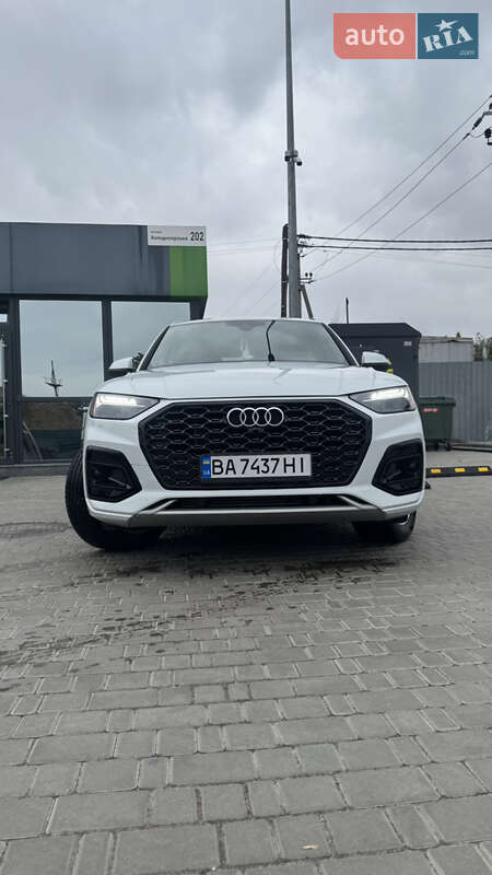 Позашляховик / Кросовер Audi Q5 2022 в Києві