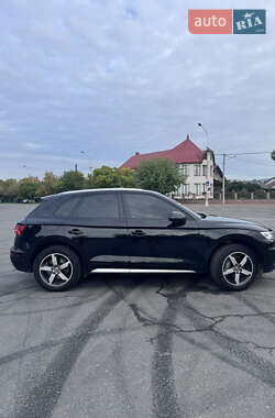 Внедорожник / Кроссовер Audi Q5 2017 в 