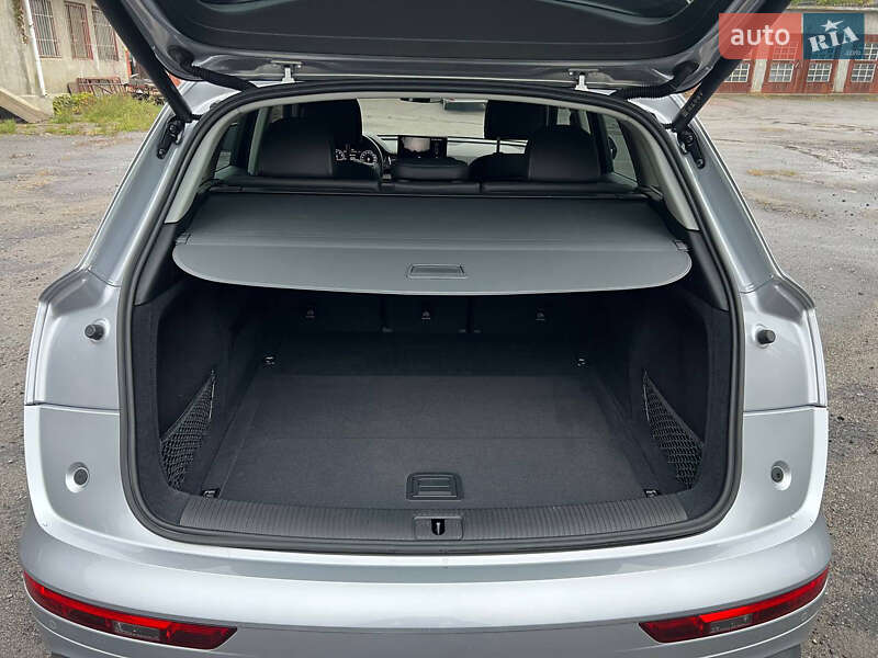 Внедорожник / Кроссовер Audi Q5 2021 в Киеве