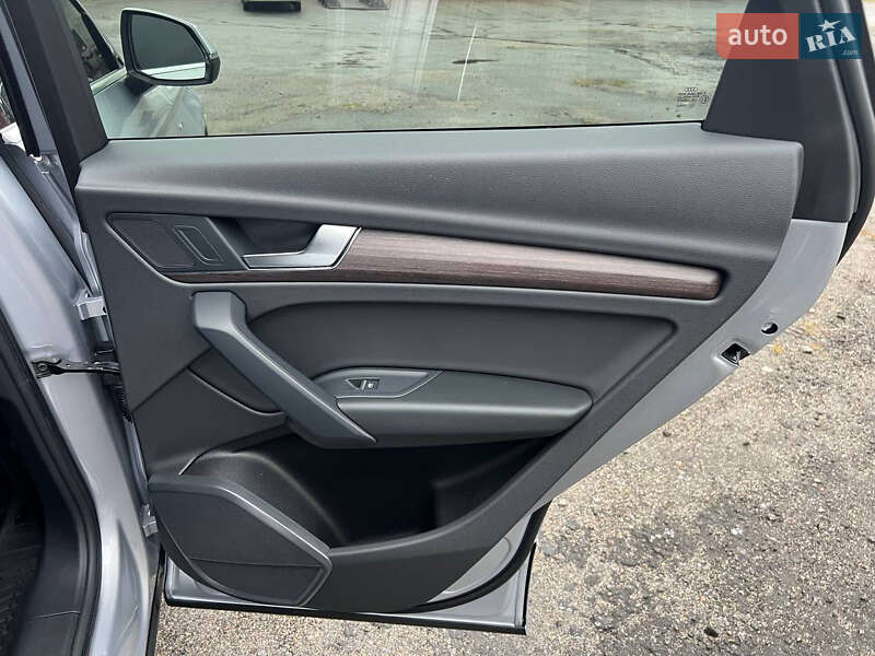 Внедорожник / Кроссовер Audi Q5 2021 в Киеве