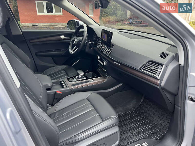 Внедорожник / Кроссовер Audi Q5 2021 в Киеве