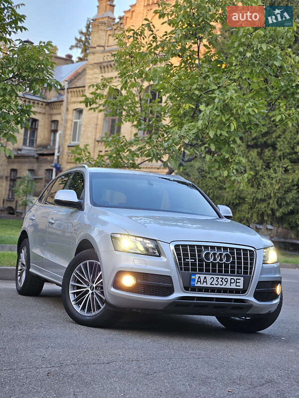 Внедорожник / Кроссовер Audi Q5 2010 в Киеве