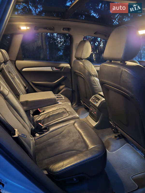 Внедорожник / Кроссовер Audi Q5 2010 в Киеве