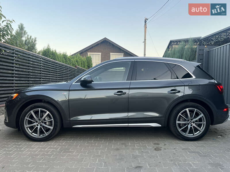 Позашляховик / Кросовер Audi Q5 2021 в Києві