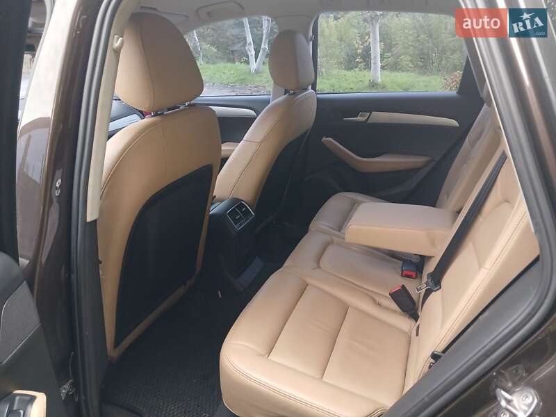 Позашляховик / Кросовер Audi Q5 2011 в Звягелі