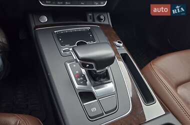 Внедорожник / Кроссовер Audi Q5 2018 в 