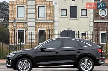 Внедорожник / Кроссовер Audi Q5 2021 в 