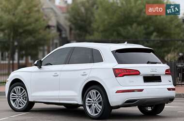 Внедорожник / Кроссовер Audi Q5 2018 в 