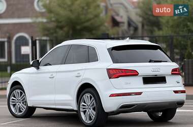 Внедорожник / Кроссовер Audi Q5 2018 в 