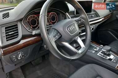 Внедорожник / Кроссовер Audi Q5 2017 в 
