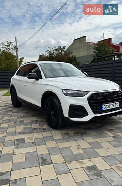 Внедорожник / Кроссовер Audi Q5 2021 в 