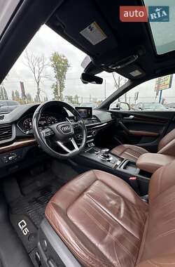 Внедорожник / Кроссовер Audi Q5 2018 в 