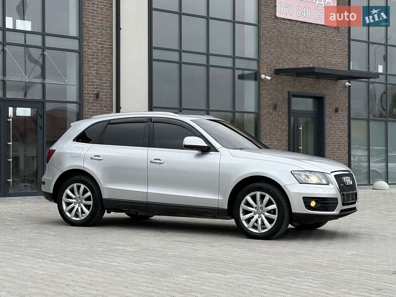 Внедорожник / Кроссовер Audi Q5 2010 в Тернополе