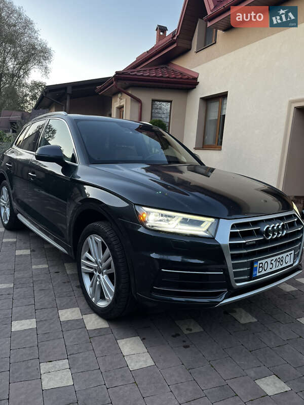 Внедорожник / Кроссовер Audi Q5 2017 в 