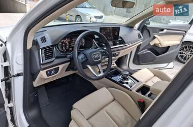 Позашляховик / Кросовер Audi Q5 2021 в 