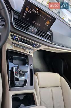 Позашляховик / Кросовер Audi Q5 2021 в 