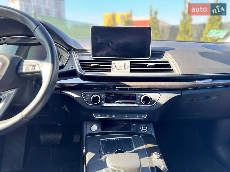 Внедорожник / Кроссовер Audi Q5 2019 в Киеве