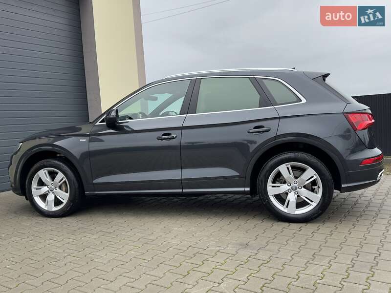 Внедорожник / Кроссовер Audi Q5 2017 в Стрые