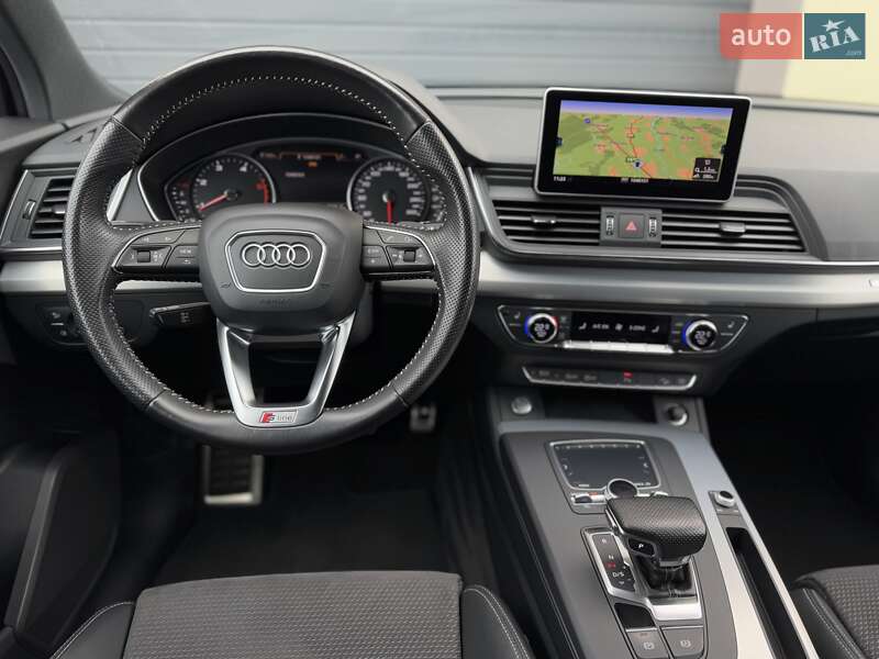 Внедорожник / Кроссовер Audi Q5 2017 в Стрые