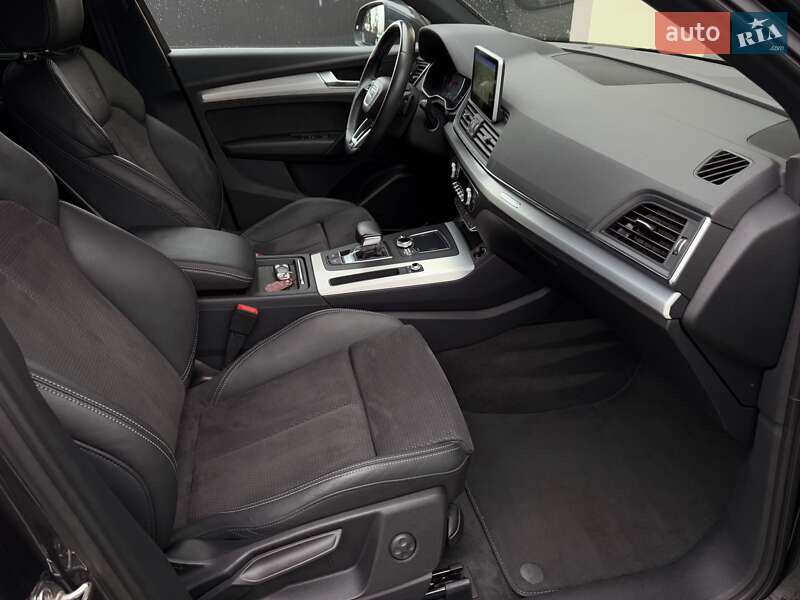 Внедорожник / Кроссовер Audi Q5 2017 в Стрые