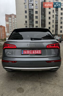 Внедорожник / Кроссовер Audi Q5 2017 в 