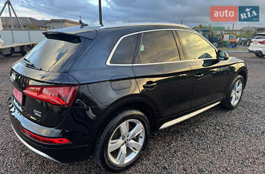 Внедорожник / Кроссовер Audi Q5 2018 в 