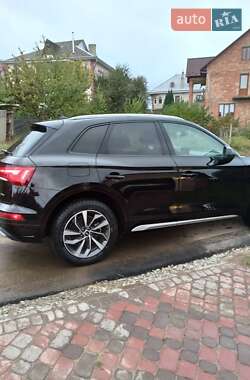 Позашляховик / Кросовер Audi Q5 2021 в 