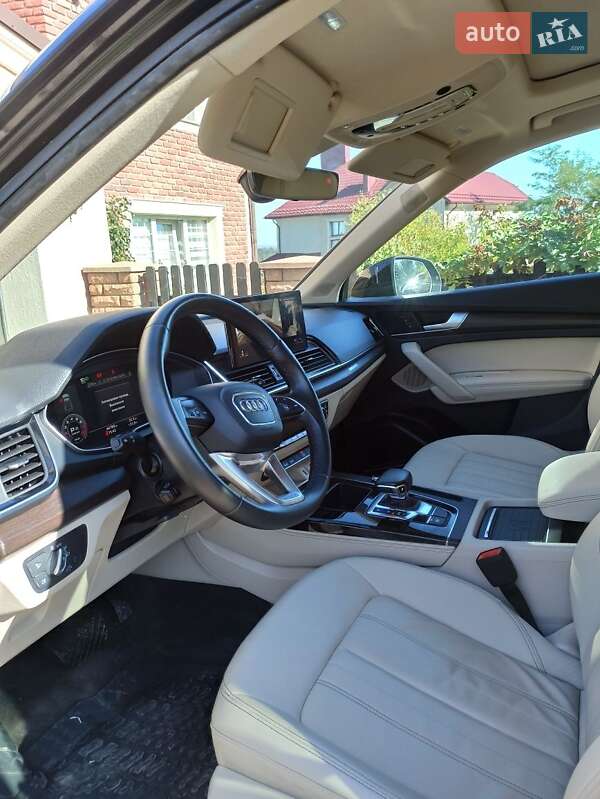 Позашляховик / Кросовер Audi Q5 2021 в Чернівцях